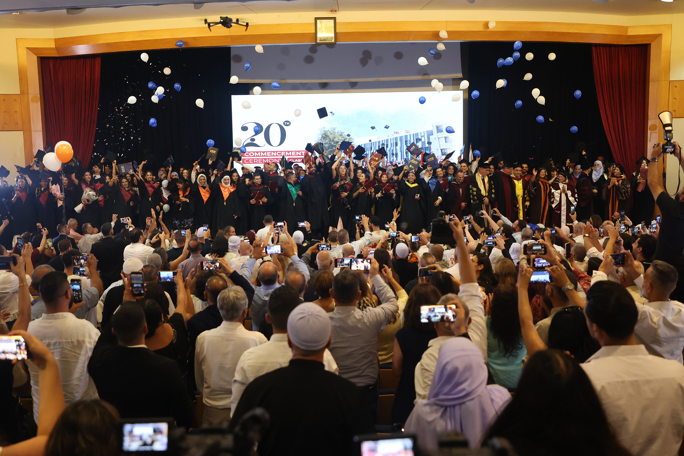 الجامعة الحديثة للإدارة والعلوم تحتفل بالتخرّج العشرين وتكرّم دفعة عام ٢٠٢٦ المتميّزة